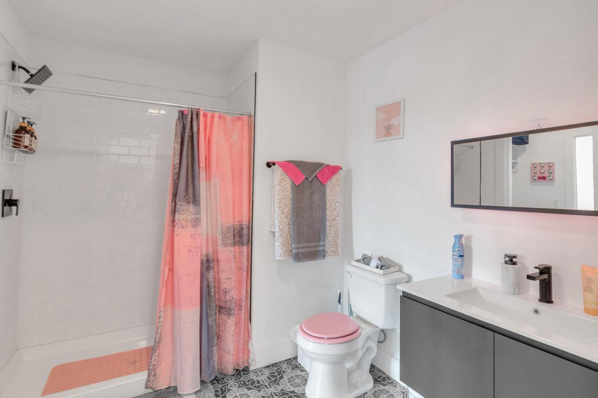 Appartement Pink Heaven Indoor Pool, Free Parking, Near Nyc à Elizabeth Extérieur photo